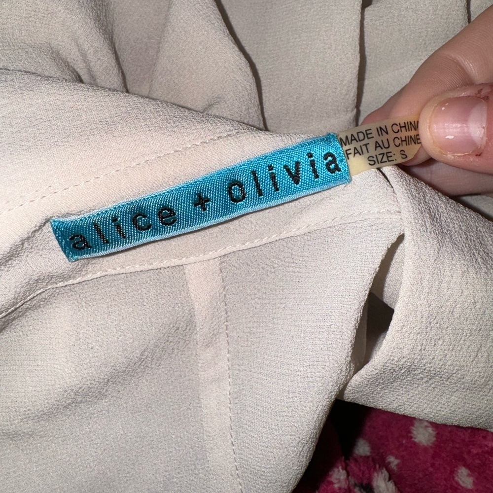 Button up - Picture 3 of 3